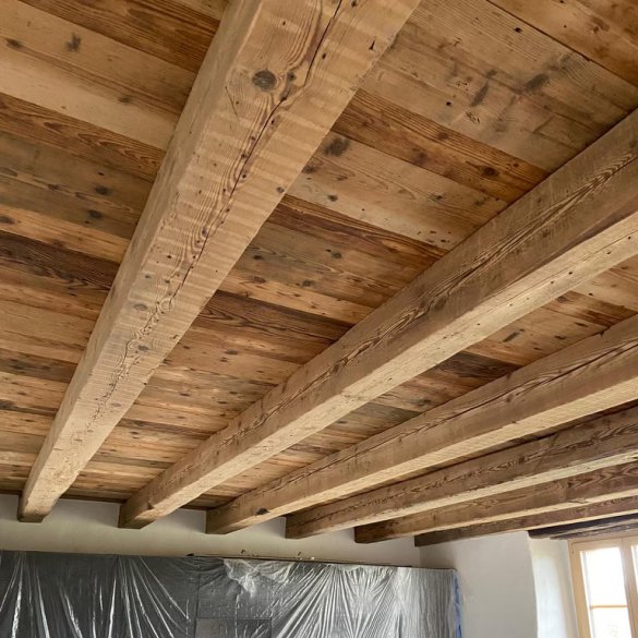 Plafond en poutres et planches